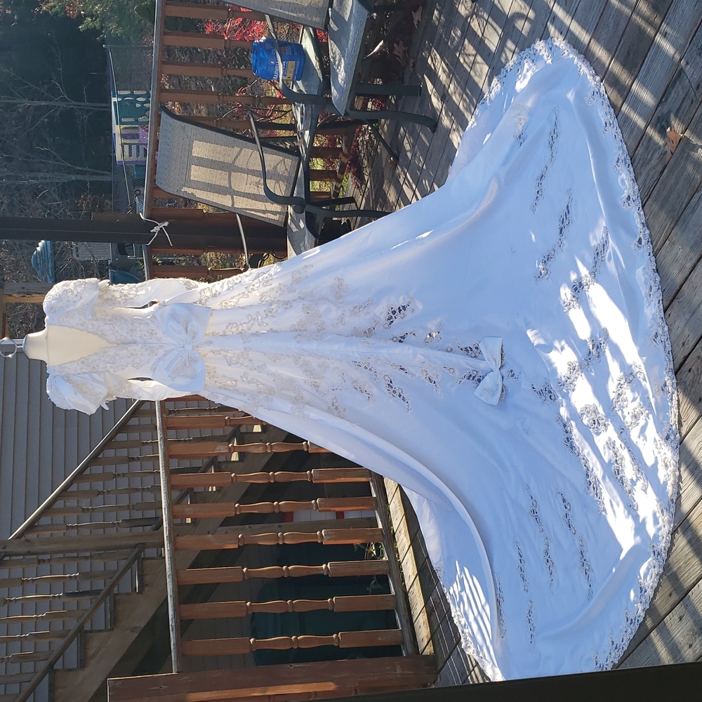 HOST PICK. Altered Size 10 Vintage Mori Lee Wedding Dress. Ready to wear. - Picture 8 of 14